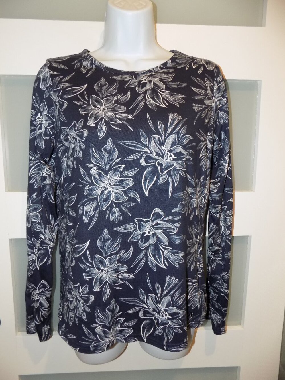 Hang Ten UPF 50+ UV Protection Blue/White Lilly LS Shirt Size S Women's NWOT